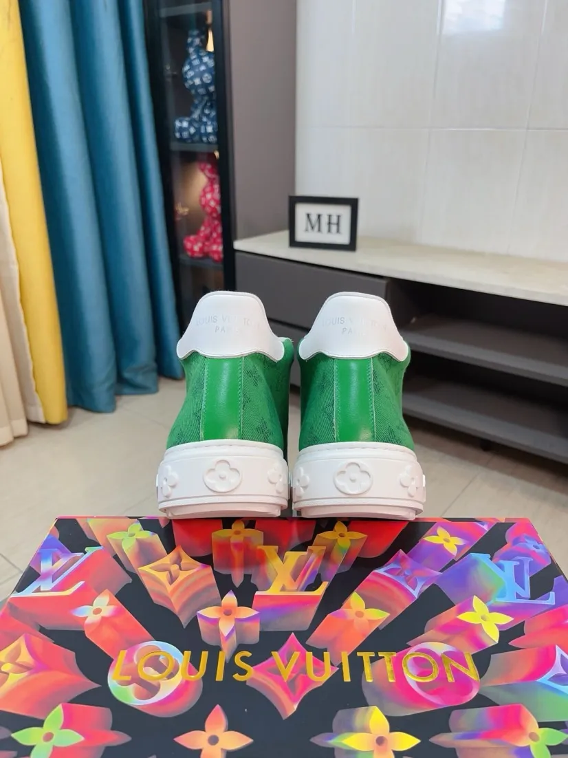 Men's shoes 💰560🌹🌹【LV】New men's high-top shoes, ‌global limited edition💯 shoes‌ are made of ‌original silk leather➕cowhide lining🐂top-grade workmanship! ‌Inner padding for feet: pure imported sheepskin lining, strappy sneakers, comfortable and breathable✅ luxurious and noble!! Men's shoe size: 38-44 💮